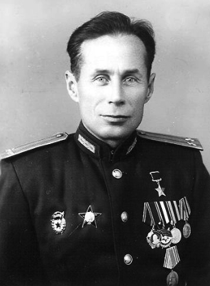 Пётр Ива́нович Шу́тов.