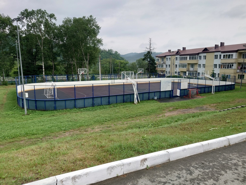 спортивная площадка.