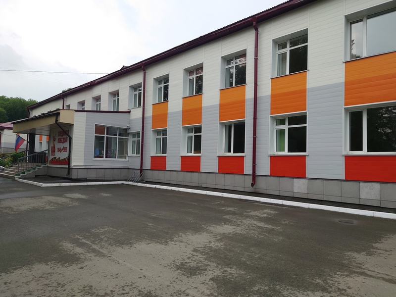 здание школы.